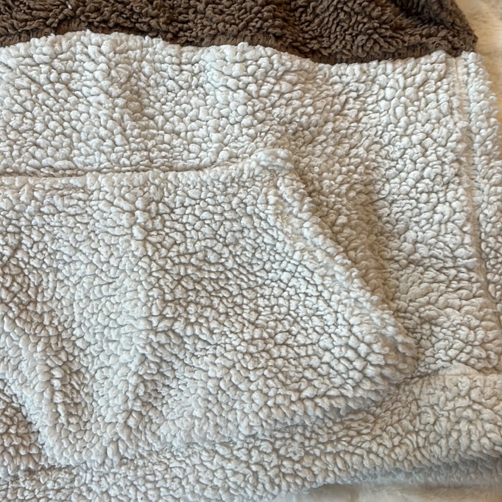 fluffy jacket - Picture 3 of 3